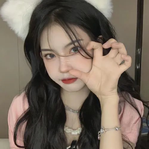 脱口秀演员脚踏两条船，现场观众起哄，深夜持续发酵